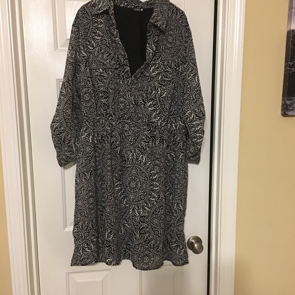 Lightweight short black and white dress